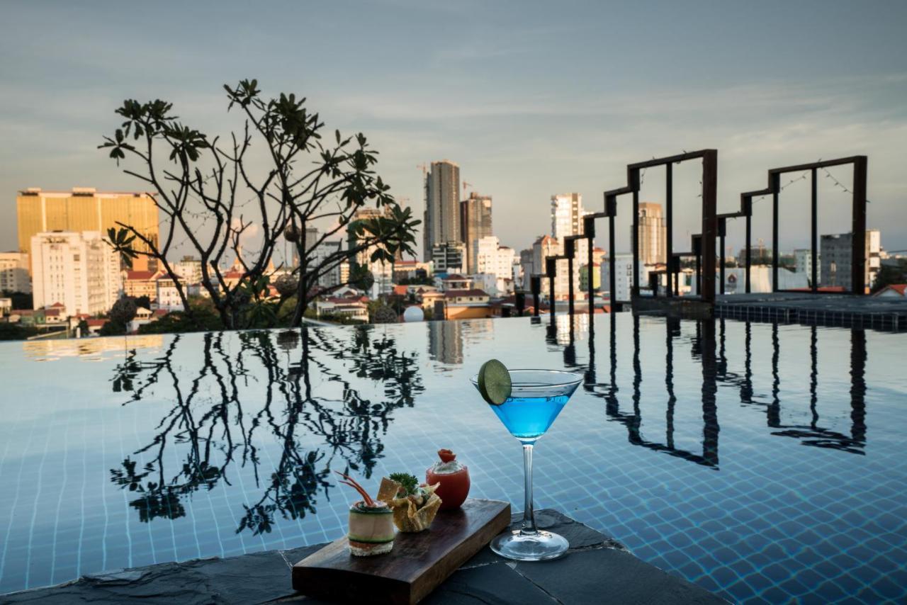 Patio Hotel & Urban Resort Phnom Penh Bagian luar foto