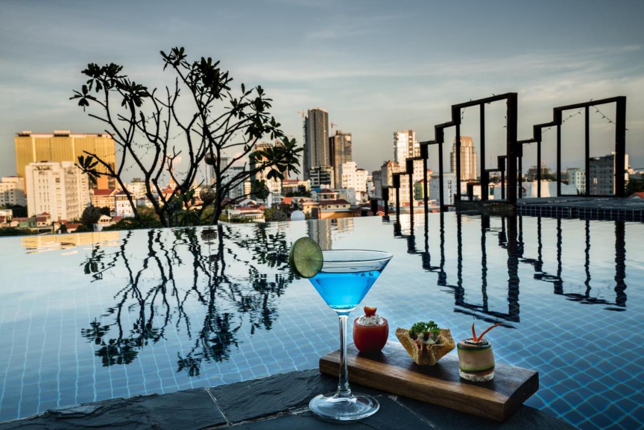 Patio Hotel & Urban Resort Phnom Penh Bagian luar foto