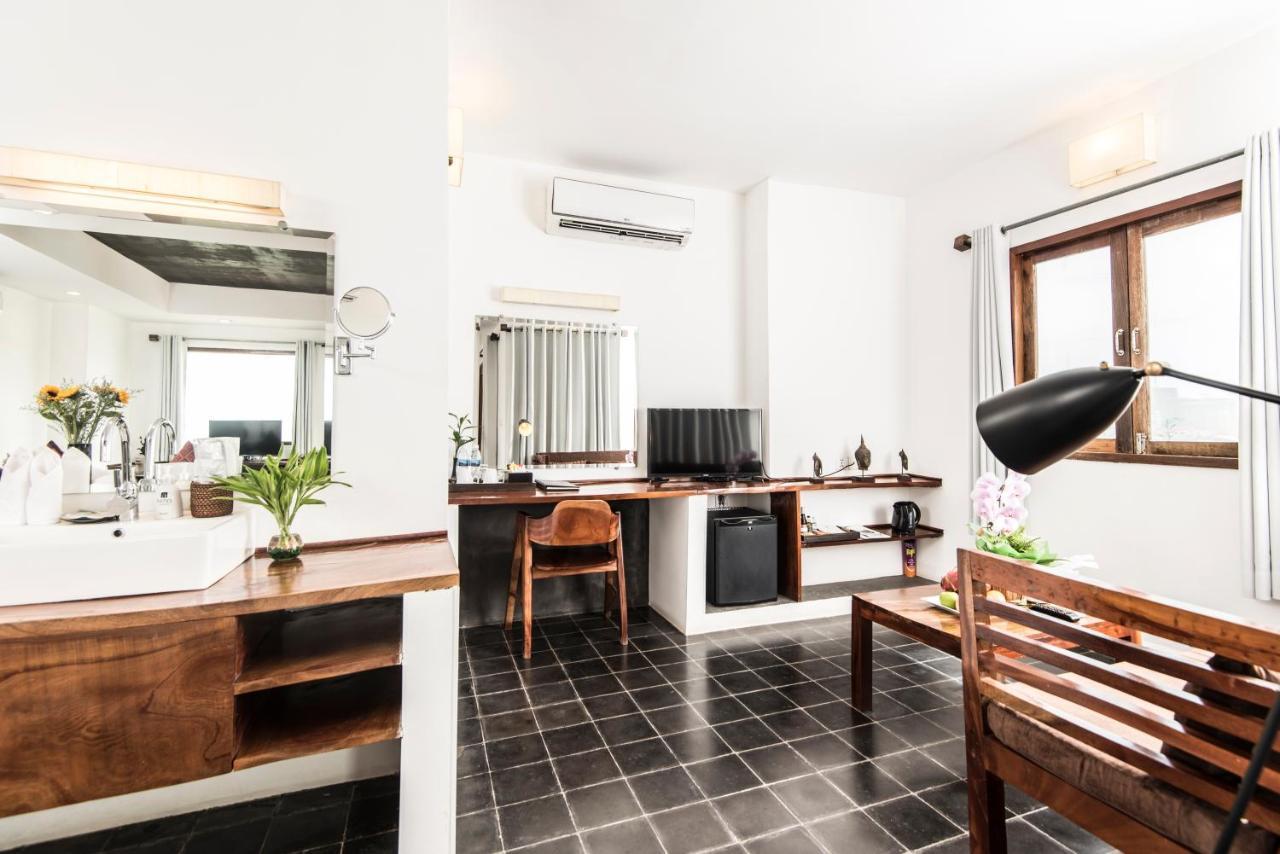 Patio Hotel & Urban Resort Phnom Penh Bagian luar foto