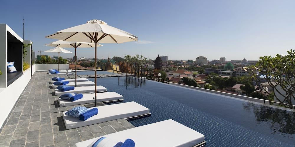 Patio Hotel & Urban Resort Phnom Penh Bagian luar foto