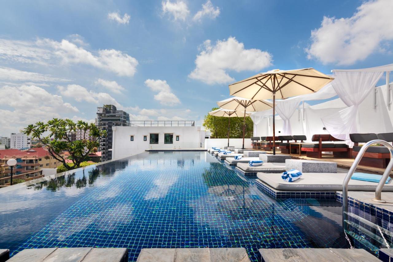 Patio Hotel & Urban Resort Phnom Penh Bagian luar foto