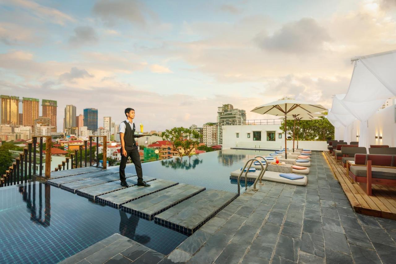 Patio Hotel & Urban Resort Phnom Penh Bagian luar foto