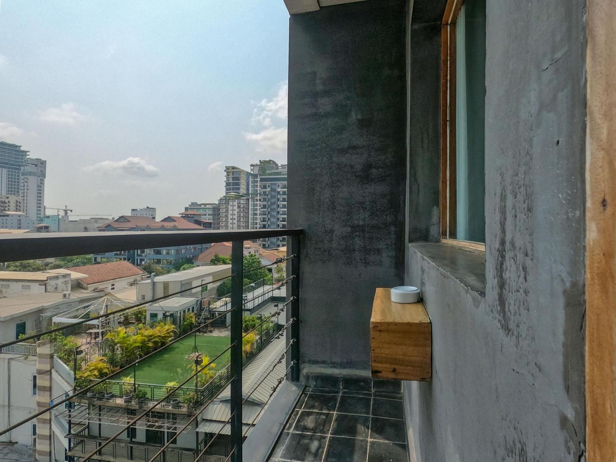Patio Hotel & Urban Resort Phnom Penh Bagian luar foto