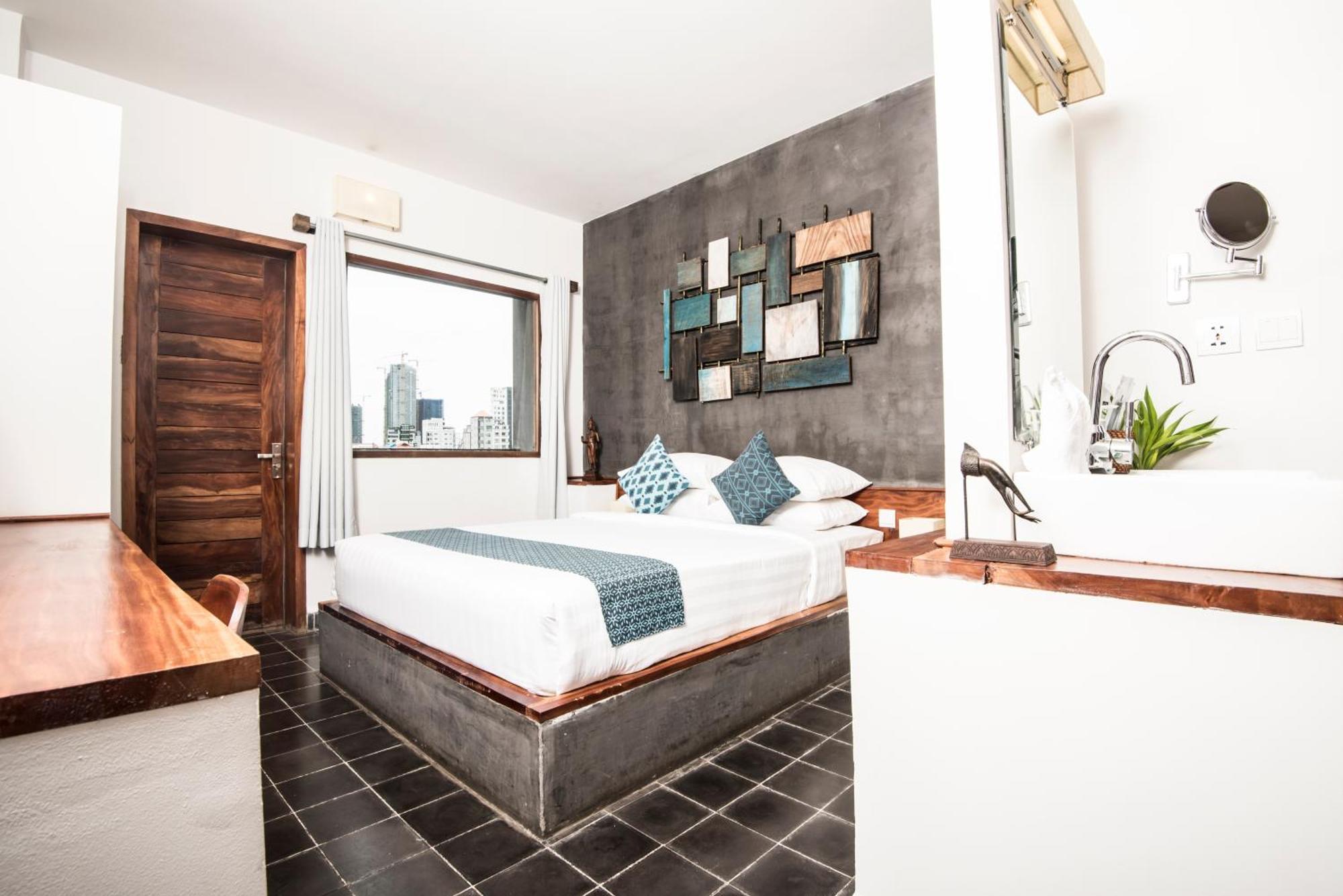 Patio Hotel & Urban Resort Phnom Penh Bagian luar foto