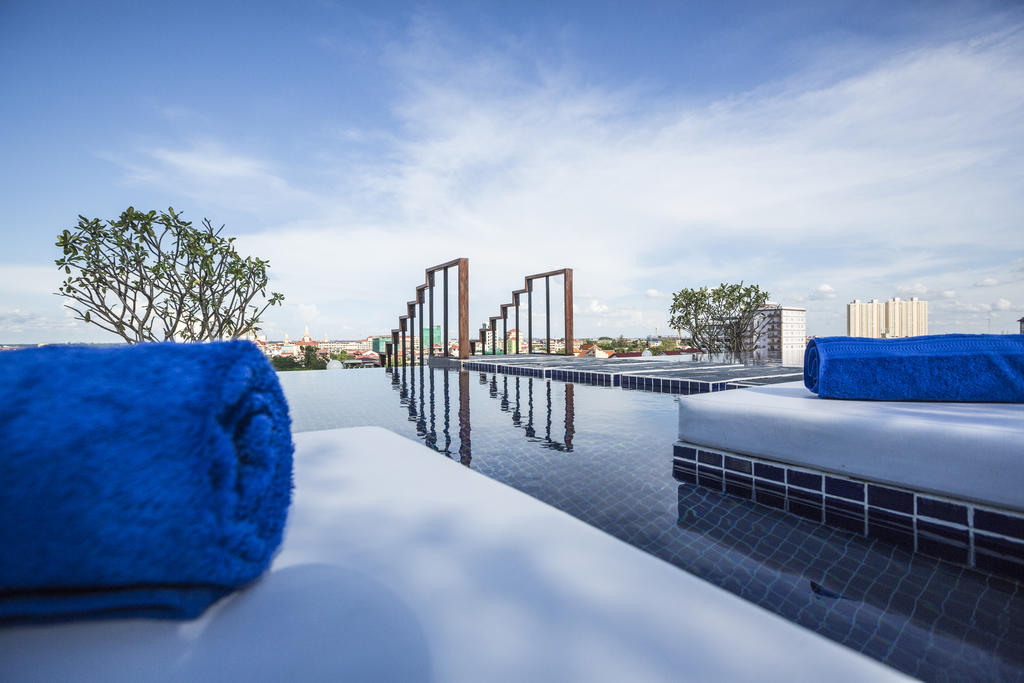 Patio Hotel & Urban Resort Phnom Penh Bagian luar foto