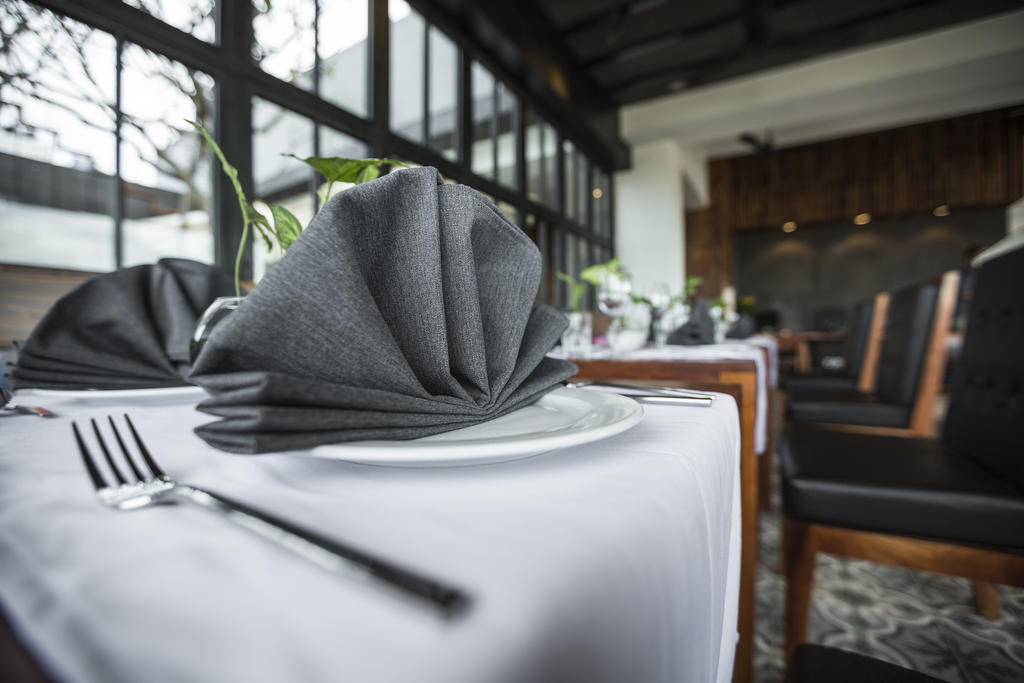 Patio Hotel & Urban Resort Phnom Penh Bagian luar foto