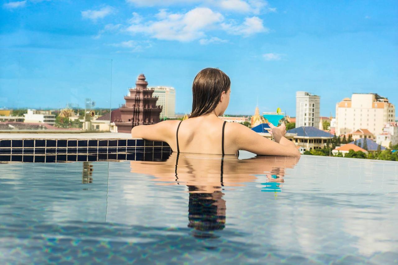 Patio Hotel & Urban Resort Phnom Penh Bagian luar foto