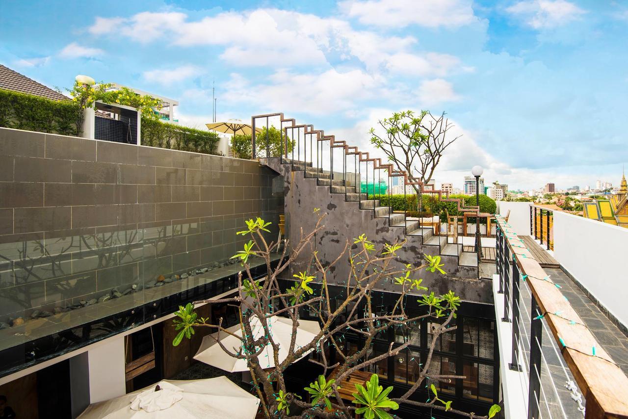 Patio Hotel & Urban Resort Phnom Penh Bagian luar foto