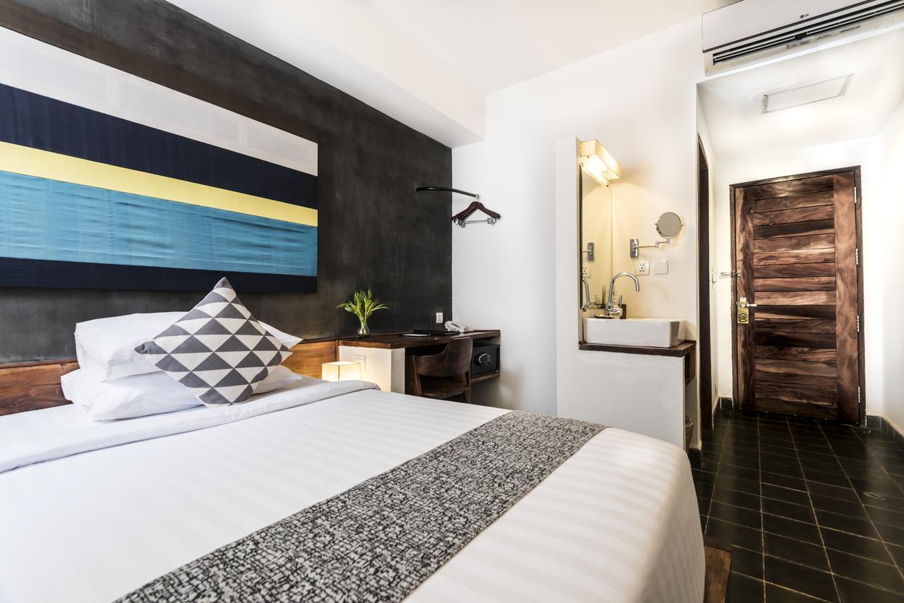 Patio Hotel & Urban Resort Phnom Penh Bagian luar foto