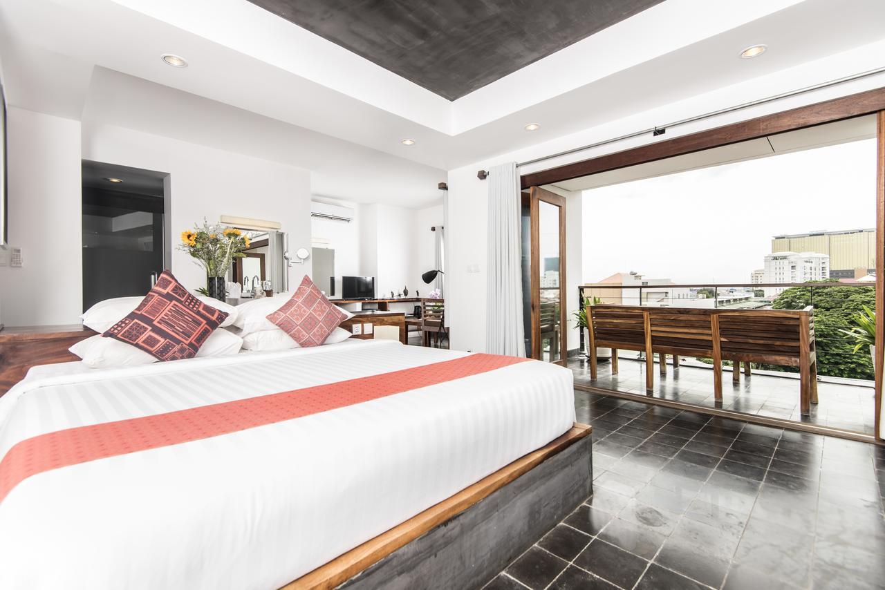 Patio Hotel & Urban Resort Phnom Penh Bagian luar foto